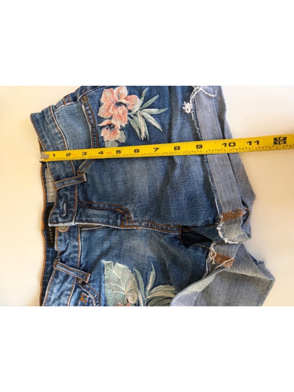 Aeropostale Shorty Ladies Floral Embroidered Distressed Denim Shorts Size 0 Blue - Picture 10 of 11